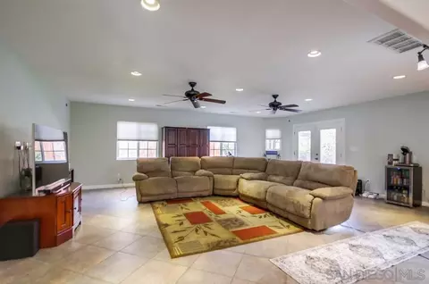 Living - 13105 Lakeshore Dr, Lakeside, CA 92040 photo 5 of 7