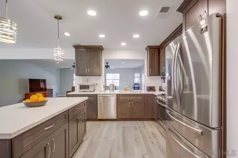 Kitchen - 13105 Lakeshore Dr, Lakeside, CA 92040 photo 3 of 7