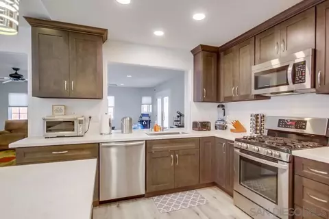Kitchen - 13105 Lakeshore Dr, Lakeside, CA 92040 photo 4 of 7