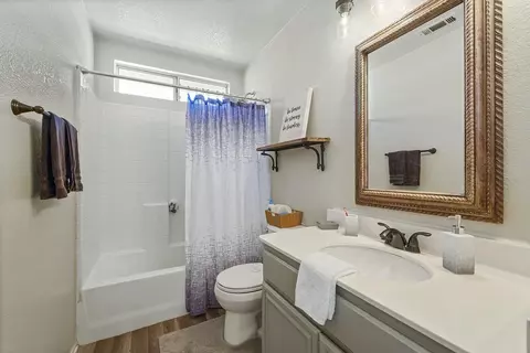 Bath - 43655 Corte Cabral, Temecula, CA 92592 photo 3 of 3