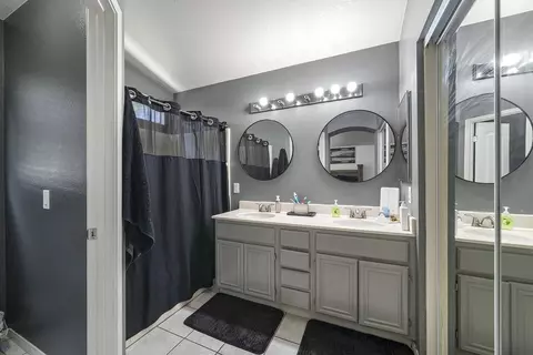 Bath - 43655 Corte Cabral, Temecula, CA 92592 photo 2 of 3
