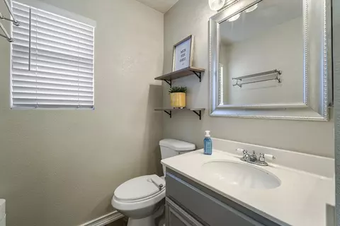 Bath - 43655 Corte Cabral, Temecula, CA 92592 photo 1 of 3