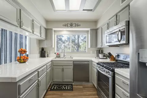 Kitchen - 43655 Corte Cabral, Temecula, CA 92592 photo 4 of 5