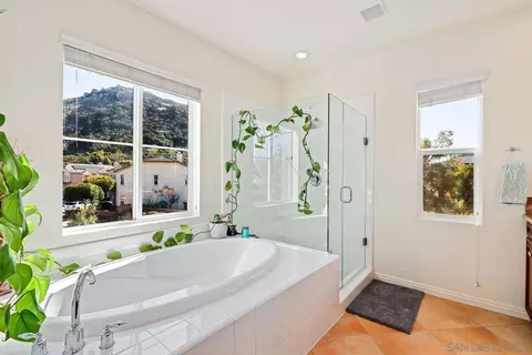 Bath - 3807 Lake Park St, Fallbrook, CA 92028 photo 3 of 4