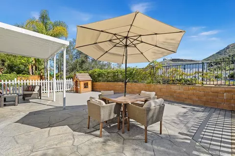 Exterior - 3807 Lake Park St, Fallbrook, CA 92028 photo 5 of 11