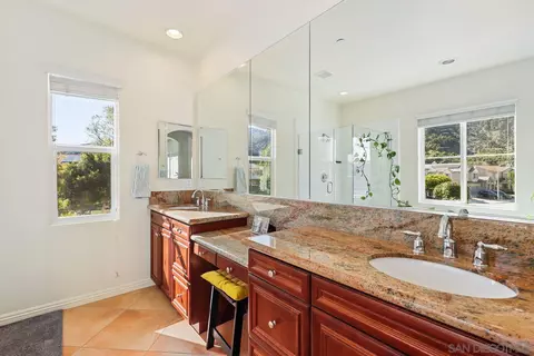 Bath - 3807 Lake Park St, Fallbrook, CA 92028 photo 2 of 4