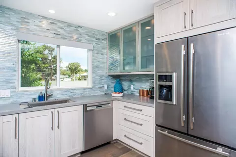 Kitchen - 127 W Jason St, Encinitas, CA 92024 photo 4 of 5