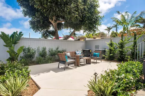 Exterior - 127 W Jason St, Encinitas, CA 92024 photo 3 of 8