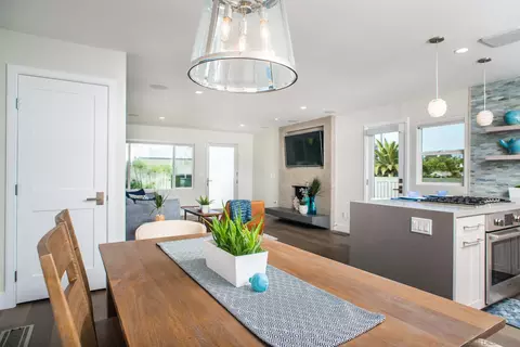 Dining - 127 W Jason St, Encinitas, CA 92024 photo 3 of 4