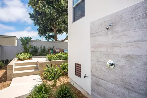 Exterior - 127 W Jason St, Encinitas, CA 92024 photo 4 of 8