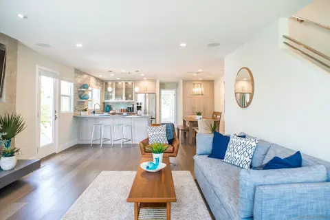 Living - 127 W Jason St, Encinitas, CA 92024 photo 1 of 4
