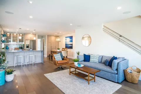 Living - 127 W Jason St, Encinitas, CA 92024 photo 3 of 4