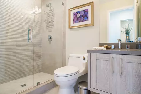 Bath - 127 W Jason St, Encinitas, CA 92024 photo 1 of 2