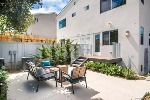 Exterior - 127 W Jason St, Encinitas, CA 92024 photo 2 of 8