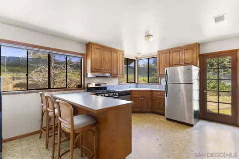 Kitchen - 2005 Sunnycrest, Fallbrook, CA 92028 photo 2 of 2