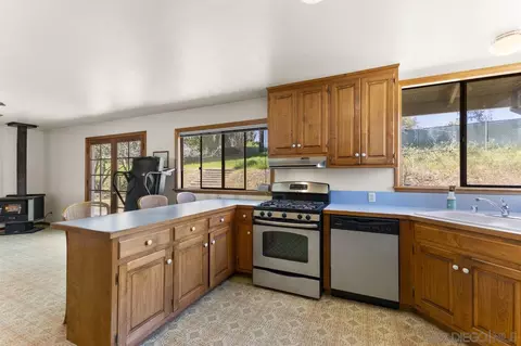 Kitchen - 2005 Sunnycrest, Fallbrook, CA 92028 photo 1 of 2