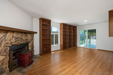 Living - 390 Vista Del Indio, Fallbrook, CA 92028 photo 2 of 3