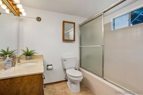 Bath - 390 Vista Del Indio, Fallbrook, CA 92028 photo 1 of 2