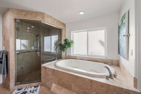 Bath - 36 Green Turtle Rd, Coronado, CA 92118 photo 1 of 3