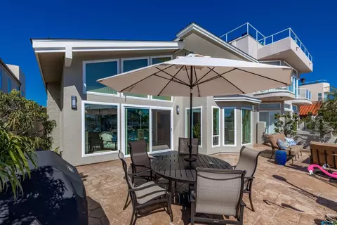 Exterior - 36 Green Turtle Rd, Coronado, CA 92118 photo 3 of 8