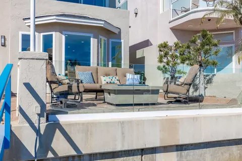 Exterior - 36 Green Turtle Rd, Coronado, CA 92118 photo 5 of 8