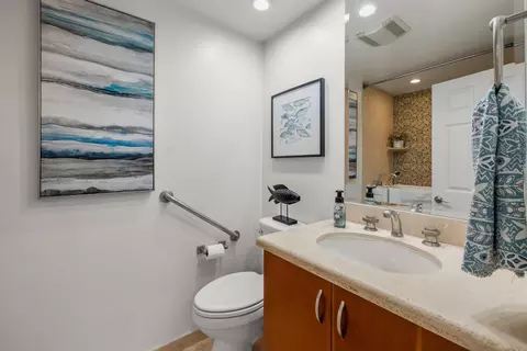Bath - 36 Green Turtle Rd, Coronado, CA 92118 photo 3 of 3
