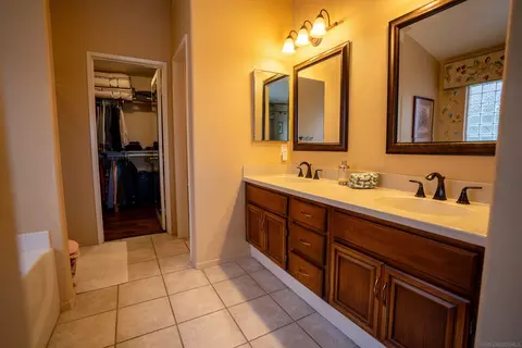 Bath - 2264 Larkspur Dr, Alpine, CA 91901 photo 2 of 3