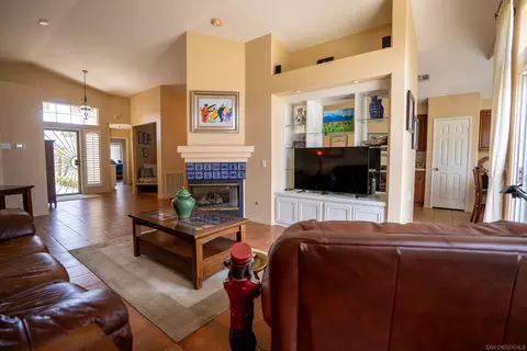 Living - 2264 Larkspur Dr, Alpine, CA 91901 photo 4 of 6
