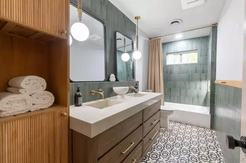 Bath - 398 S Santa Rosa Ave, El Centro, CA 92243 photo 1 of 11