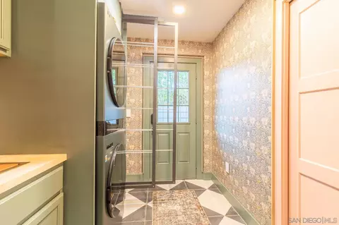 Bath - 398 S Santa Rosa Ave, El Centro, CA 92243 photo 5 of 11