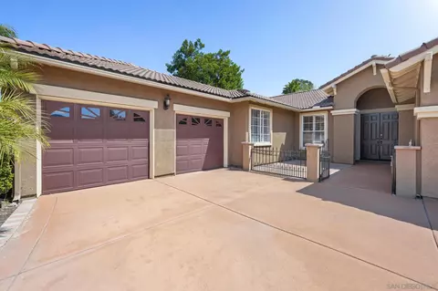 Exterior - 23630 Isla Del Rey, Ramona, CA 92065 photo 5 of 15