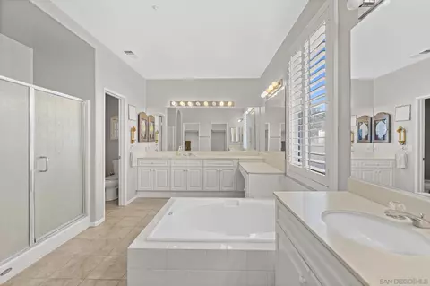 Bath - 23630 Isla Del Rey, Ramona, CA 92065 photo 2 of 4
