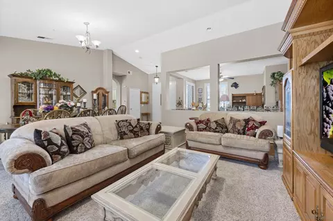 Living - 23630 Isla Del Rey, Ramona, CA 92065 photo 3 of 7