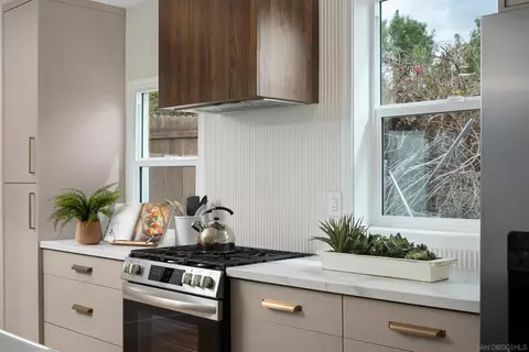Kitchen - 3975 N Granada Ave, Spring Valley, CA 91977 photo 4 of 6