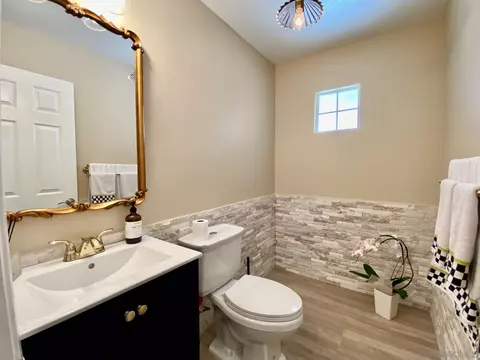 Bath - 2593 Fresh Waters Ct, Spring Valley, CA 91978 photo 1 of 6
