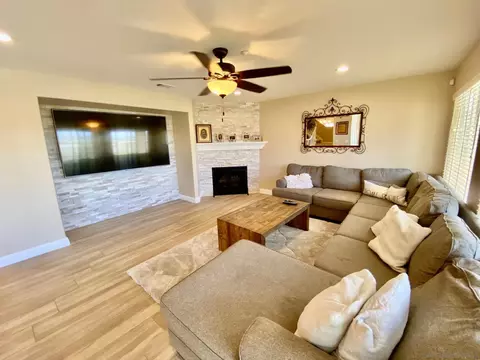 Living - 2593 Fresh Waters Ct, Spring Valley, CA 91978 photo 2 of 3