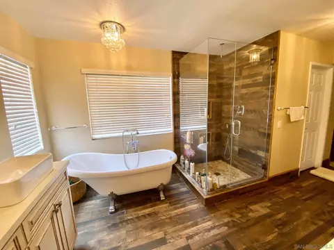 Bath - 2593 Fresh Waters Ct, Spring Valley, CA 91978 photo 4 of 6