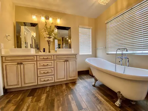 Bath - 2593 Fresh Waters Ct, Spring Valley, CA 91978 photo 5 of 6