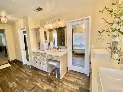 Bath - 2593 Fresh Waters Ct, Spring Valley, CA 91978 photo 3 of 6