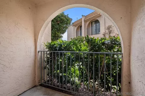 Exterior - 2138 Oceanside Blvd, Oceanside, CA 92054 photo 2 of 2