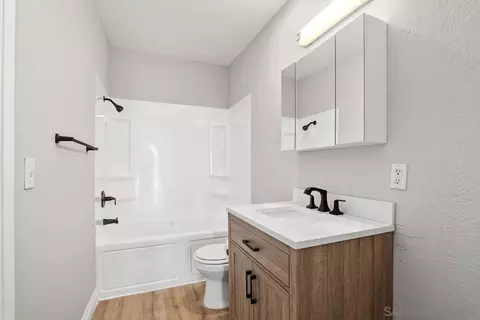 Bath - 2138 Oceanside Blvd, Oceanside, CA 92054 photo 3 of 4