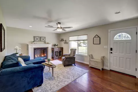 Living - 2518 Fieldcrest Pl, Escondido, CA 92027 photo 4 of 7