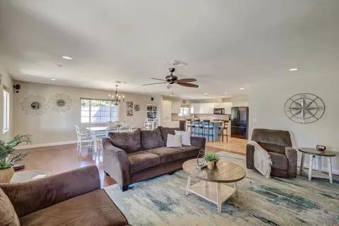 Living - 2518 Fieldcrest Pl, Escondido, CA 92027 photo 5 of 7