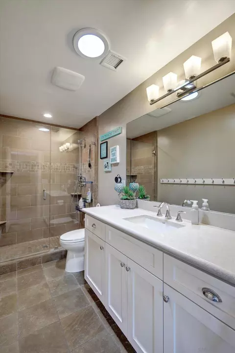 Bath - 2518 Fieldcrest Pl, Escondido, CA 92027 photo 2 of 2