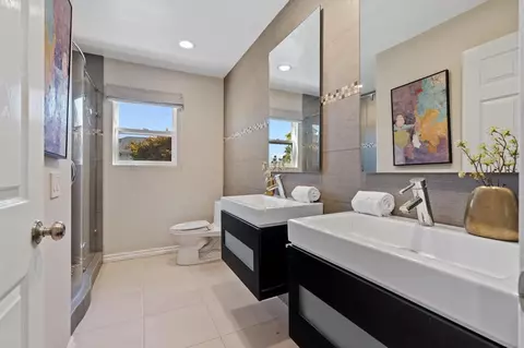 Bath - 8676 Cliffridge Ave, La Jolla, CA 92037 photo 5 of 9