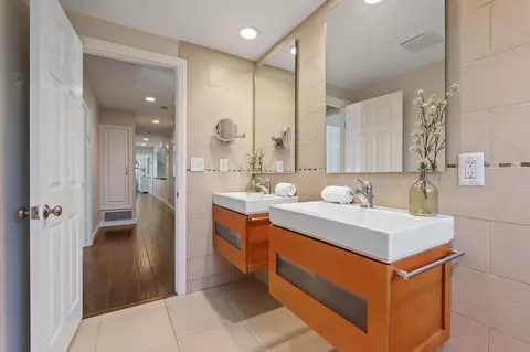 Bath - 8676 Cliffridge Ave, La Jolla, CA 92037 photo 8 of 9