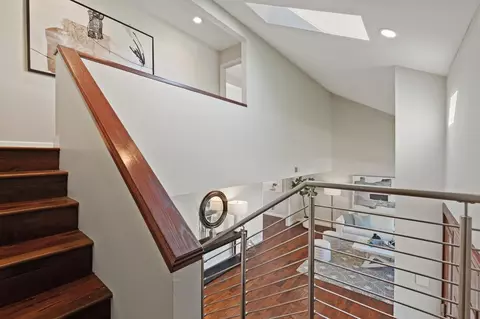 Bath - 8676 Cliffridge Ave, La Jolla, CA 92037 photo 2 of 9