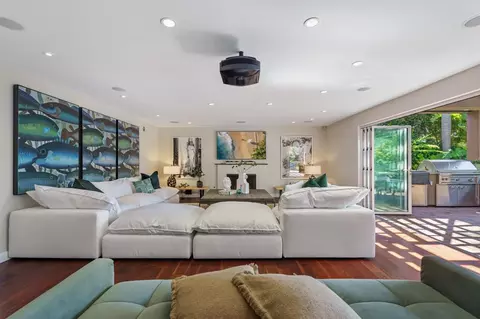 Living - 8676 Cliffridge Ave, La Jolla, CA 92037 photo 8 of 10