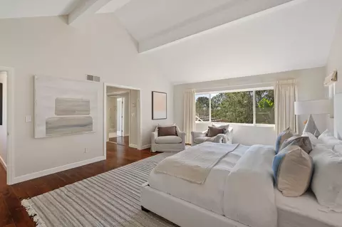 Bedroom - 8676 Cliffridge Ave, La Jolla, CA 92037 photo 3 of 8