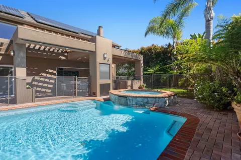 Exterior - 8676 Cliffridge Ave, La Jolla, CA 92037 photo 8 of 11